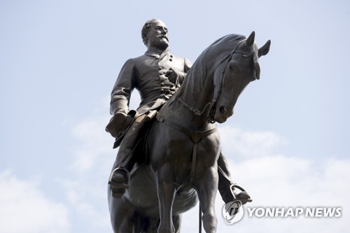 미국 버지니아주 리치몬드의 로버트 E. 리 장군 기마상. [EPA=연합뉴스 자료사진]
