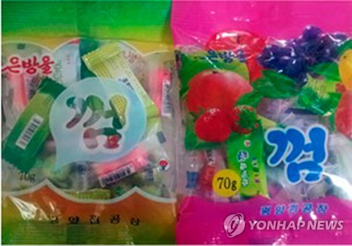 김정은이 북한 어린이들에게 선물한 '은방울 껌'(서울=연합뉴스) 김정은 북한 국무위원장이 6·1 국제아동절과 조선소년단 창립절(6월 6일)을 기념해 전국 어린이들에게 '은방울 브랜드 껌'을 선물했다고 6월 4일 대외선전매체 '통일의 메아리'가 보도했다. 평양껌공장에서 생산한 은방울껌은 딸기, 포도, 사과, 참외, 복숭아 등 9가지 맛이 있다고 한다.2020.6.4 [통일의 메아리 홈페이지 캡처. 재판매 및 DB 금지] nkphoto@yna.co.kr