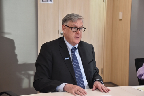 8일 연합뉴스와 인터뷰 중인 제임스 린치 유엔난민기구(UNHCR) 한국대표부 대표 [유엔난민기구 제공]