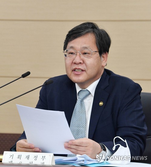 발언하는 안일환 기재부 차관(서울=연합뉴스) 안일환 기획재정부 2차관이 9일 정부세종청사에서 열린 '비상 재정관리점검회의'에서 발언하고 있다. [기획재정부 제공. 재판매 및 DB 금지] photo@yna.co.kr