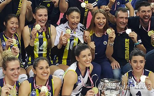 2017년 페네르바체에서 터키컵 우승을 차지한 김연경[연합뉴스 자료사진]