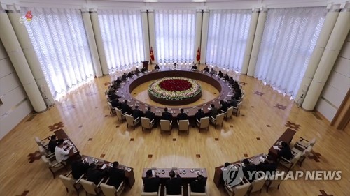 북한, 김정은 주재 정치국 회의(서울=연합뉴스) 북한은 지난 7일 김정은 국무위원장 주재로 노동당 중앙위원회 제7기 제13차 정치국 회의를 열었다고 8일 조선중앙TV가 보도했다. 참석자들이 원탁에 둘러앉아 있다. [조선중앙TV 캡처] 2020.6.8 
    [국내에서만 사용가능. 재배포 금지. For Use Only in the Republic of Korea. No Redistribution] nkphoto@yna.co.kr