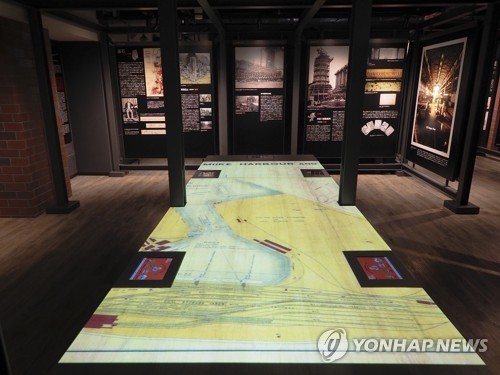 도쿄 소재 '산업유산정보센터' 내부(도쿄=연합뉴스) 김호준 특파원 = 도쿄특파원 공동취재단은 14일 도쿄도(東京都) 신주쿠(新宿)구 소재 총무성 제2청사 별관에 설치된 '산업유산정보센터'를 방문했다. 이 센터에 소개된 메이지(明治) 시대 산업시설. 2020.6.14 [산업유산정보센터 제공, 재판매 및 DB 금지] hojun@yna.co.kr