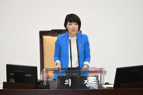 본회의 진행하는 김지수 경남도의회 의장[경남도의회 제공. 재판매 및 DB 금지]