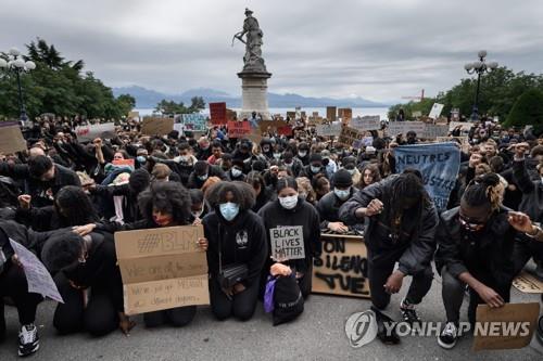 스위스 로잔에서 열린 인종차별 반대 시위[AFP=연합뉴스]