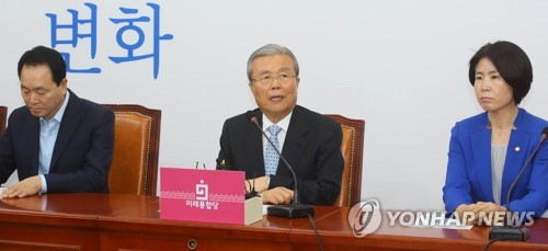 긴급 비대위 발언하는 김종인(서울=연합뉴스) 진성철 기자 = 미래통합당 김종인 비상대책위원장이 16일 국회에서 열린 긴급 비상대책위원회의에서 발언하고 있다.  zjin@yna.co.kr