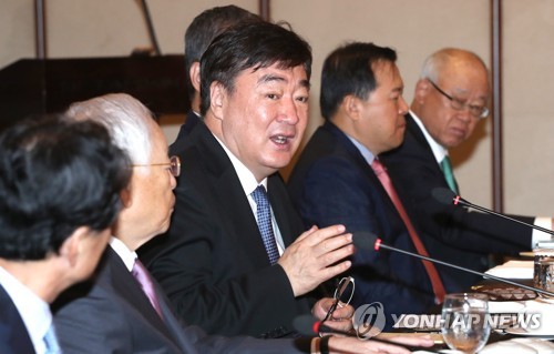 발언하는 싱하이밍 중국대사(서울=연합뉴스) 정하종 기자 = 19일 오전 서울 중구 조선호텔에서 열린 '주한중국대사 초청 경총 회장단 간담회'에서 싱하이밍 주한중국대사가 발언하고 있다. 2020.6.19 chc@yna.co.kr