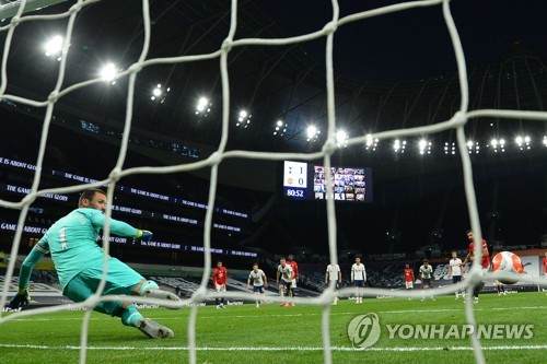 페널티킥으로 실점하는 토트넘[AFP=연합뉴스]