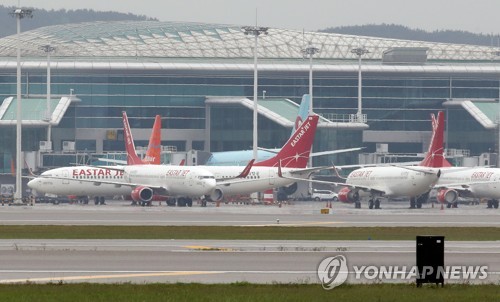 인천국제공항에 멈춰선 이스타항공 여객기들[연합뉴스 자료사진]