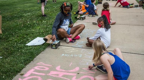 아이들의 '인종차별 항의집회'[CNN방송 홈페이지 캡처]