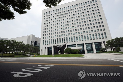 추미애, 윤석열에 '전문수사자문단 절차 중단' 지시(서울=연합뉴스) 김인철 기자 = 2일 추미애 법무부 장관이 '검언유착 의혹' 수사와 관련해 전문수사자문단 소집 절차를 중단하라며 윤석열 검찰총장에게 수사지휘권을 발동했다. 사진은 이날 오후 서울 서초구 대검찰청 모습. 2020.7.2 yatoya@yna.co.kr