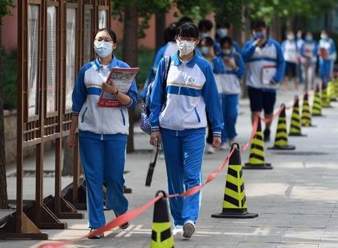 마스크 쓰고 등교하는 중국 학생들[바이두 캡처.재판매 및 DB 금지]