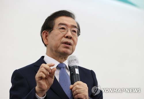박원순, 기자 간담회서 인사말(서울=연합뉴스) 이지은 기자 = 박원순 서울시장이 6일 서울 시민청에서 열린 민선7기 2주년 기자 간담회에서 인사말을 하고 있다. 2020.7.6 jieunlee@yna.co.kr