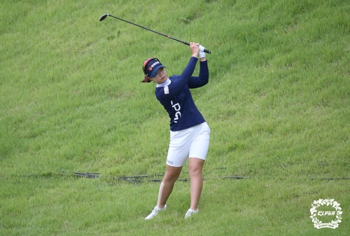 임희정의 힘찬 세컨드샷[KLPGA 제공. 재판매 및 DB 금지] photo@yna.co.kr