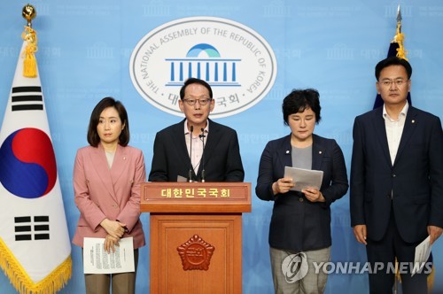 미래통합당, 법사위원 현안 관련 기자회견(서울=연합뉴스) 윤동진 기자 = 미래통합당 김도읍 의원이 13일 오후 국회 소통관에서 열린 법사위원 현안 관련 기자회견에서 발언하고 있다. 2020.7.13 mon@yna.co.kr