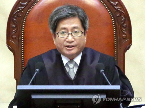 발언하는 김명수 대법원장(서울=연합뉴스) 김명수 대법원장이 16일 오후 서울 서초구 대법원 대법정에서 열린 직권남용권리행사방해 및 공직선거법 위반 혐의를 받는 이재명 경기도지사의 선고공판에서 발언하고 있다. 2020.7.16 [사진공동취재단] photo@yna.co.kr