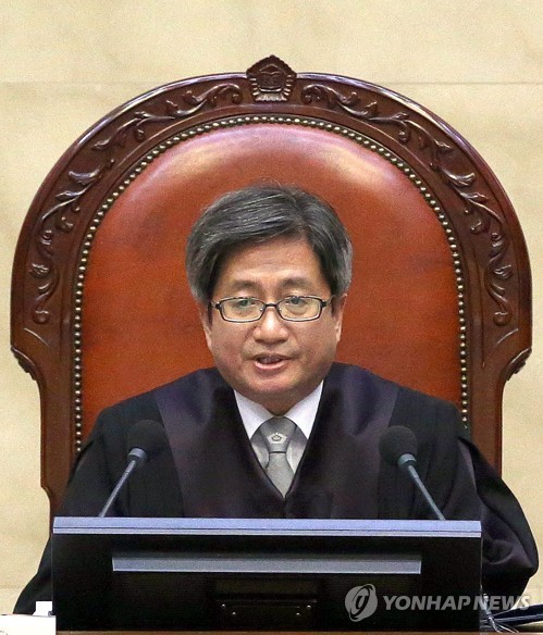 발언하는 김명수 대법원장(서울=연합뉴스) 김명수 대법원장이 16일 오후 서울 서초구 대법원 대법정에서 열린 직권남용권리행사방해 및 공직선거법 위반 혐의를 받는 이재명 경기도지사의 선고공판에서 발언하고 있다.  [사진공동취재단] photo@yna.co.kr