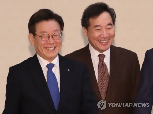 이재명 경기도지사(왼쪽)와 이낙연  더불어민주당 의원[촬영 이진욱]