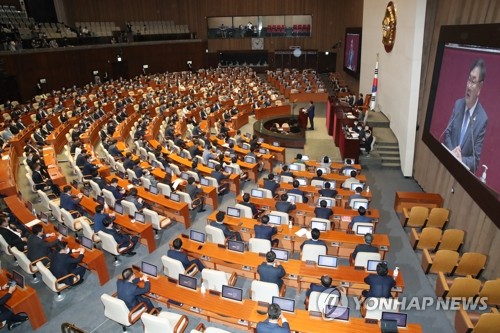 '교섭단체 대표 연설' 김태년 원내대표(서울=연합뉴스) 안정원 기자 = 더불어민주당 김태년 원내대표가 20일 오전 국회 본회의장에서 교섭단체 대표 연설을 하고 있다. jeong@yna.co.kr