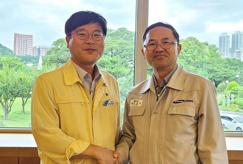 왼쪽부터 변광용 거제시장, 남준우 삼성중공업 대표이사[거제시 제공. 재판매 및 DB 금지]