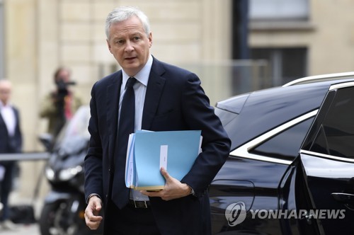 지난 17일 브뤼노 르메르 프랑스 재정경제부 장관이 회의 참석을 위해 총리실에 들어서고 있다. [AFP=연합뉴스 자료사진]