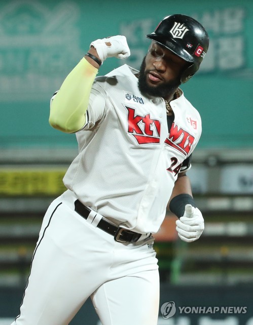 로하스 '홈런'[연합뉴스 자료사진]