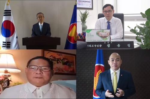 22일 화상으로 열린 '아세안 석사학위 소지 교원 박사과정 지원사업'(HEAT) 출범식 장면. [주아세안한국대표부 제공=연합뉴스]