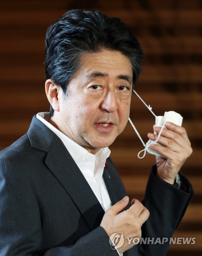 한국의 G7 확대 정상회의 동참을 반대하고 있는 것으로 알려진 아베 신조 일본 총리[EPA=연합뉴스 자료사진]