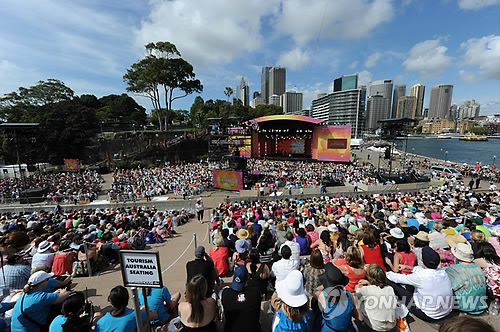 2010년 12월 14일(현지시간) 호주 시드니 오페라 하우스에서 진행한 오프라 윈프리 쇼에 참석한 관객들의 모습[EPA=연합뉴스]