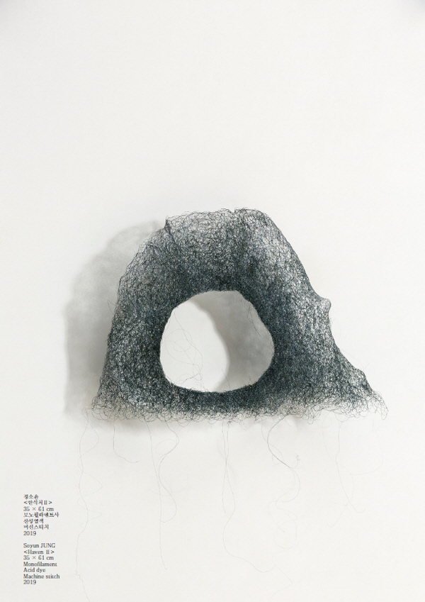 정소윤 <안식처Ⅱ> 35 × 61 cm 모노필라멘트사 산성염색 머신스티치 2019