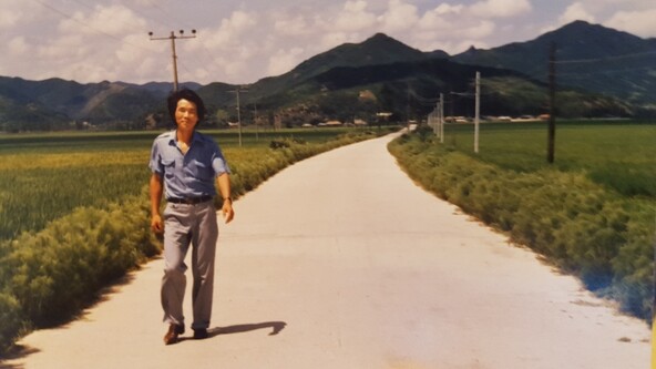 시민군 손인국씨의 젊은 시절 모습. 호리호리한 체구에 왼쪽으로 치우친 반곱슬의 8대2 가르마가 확연하다. 손인국씨 제공