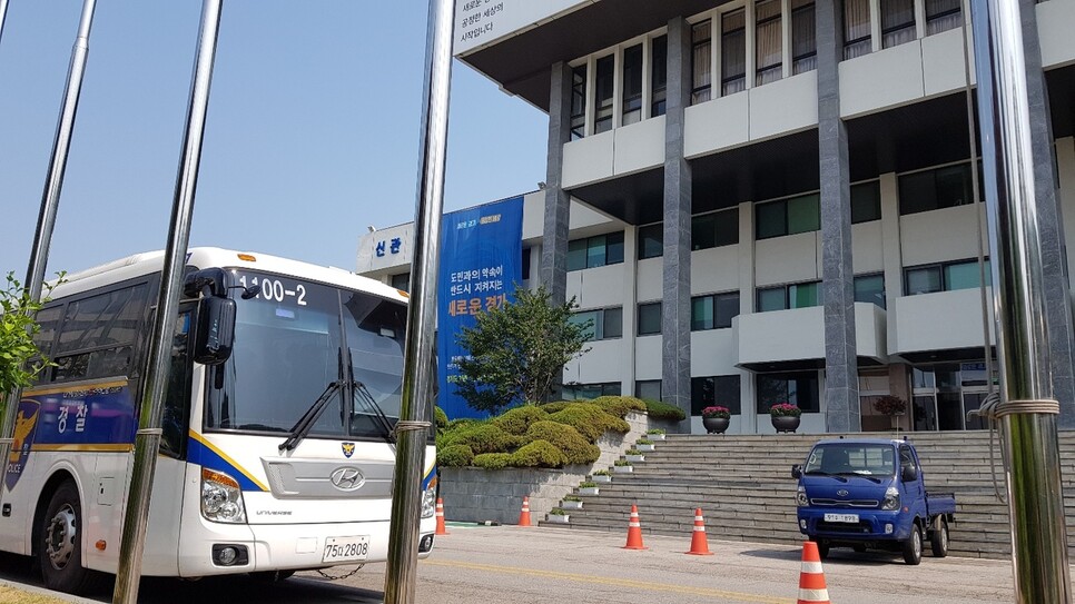 21일 경기도와 경찰이 보수단체 회원의 대북전단 살포와 가스통 폭파 위협에 대비해 비상 경계에 나섰다.