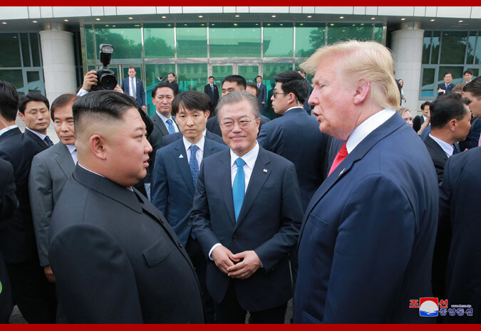 2019년 6월30일 판문점에 남북미 정상이 한 자리에 모였다. 조선중앙통신 연합뉴스