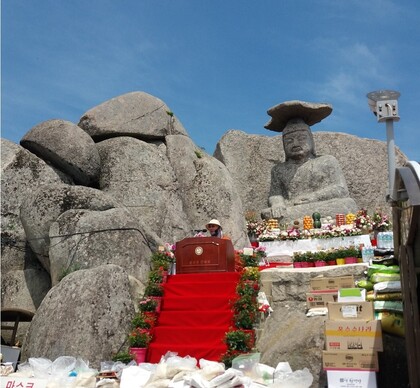 1994년 사금고로 표적이 돼 개혁 대상 1호였다가 총무원 직영이 된 다음 최근 해제된 팔공산 갓바위. 선본사 누리집 갈무리