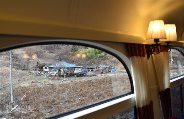 스위치백트레인에서 본 산마을.