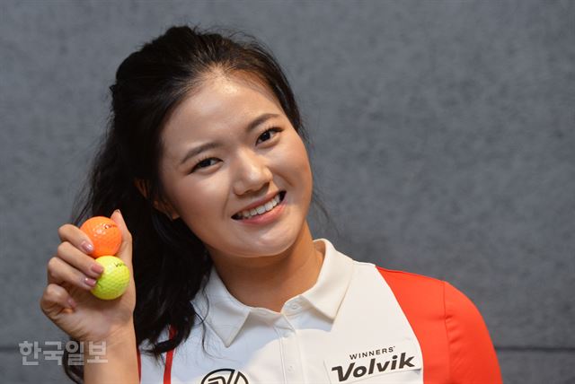 올해 미국여자프로골프 투어에 데뷔하는 전영인이 지난달 28일 서울 강남구 브라보앤뉴 사옥에서 밝게 웃고 있다. 김혜윤 인턴기자