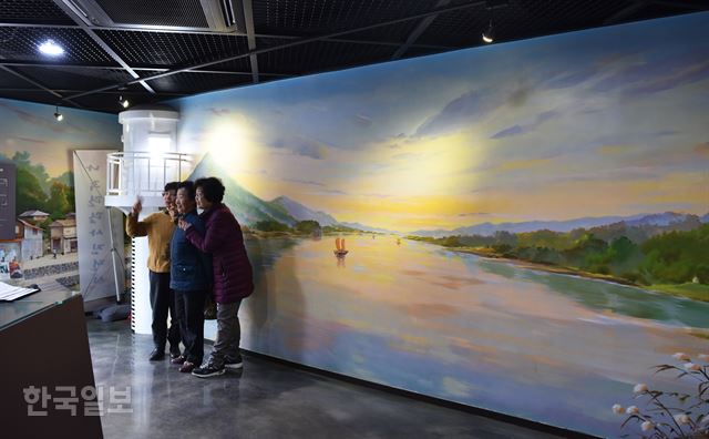 홍어와 영산포의 역사를 전시하고 있는 ‘영산포 역사갤러리’.