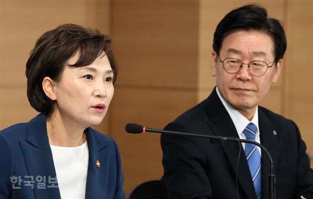 김현미 국토교통부 장관이 7일 오전 서울 종로구 세종로 정부서울청사에서 '수도권 주택 30만호 공급방안' 제3차 신규택지 추진계획을 발표하고 있다. 서재훈 기자