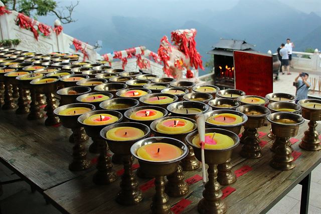 노군각의 향불.