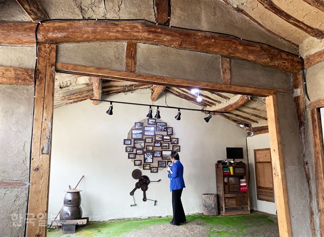 ‘갤러리 면립상회’ 내부의 설치작품.