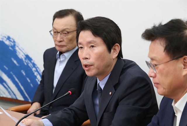 이인영 더불어민주당 원내대표가 30일 오전 국회에서 열린 최고위원회의에서 발언하고 있다. 연합뉴스
