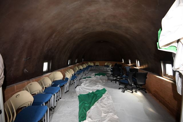 19일 무릉도원권역활성화센터 부대 시설에 각종 집기가 놓여 있다.