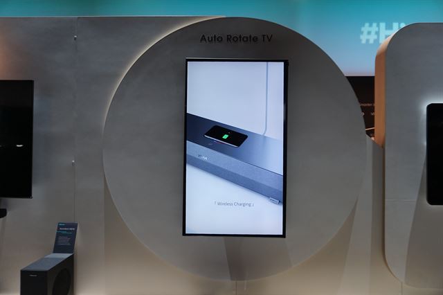 삼성의 '더 세로'를 연상하게 하는 중국 하이센스의 '로테이트 TV'. 라스베이거스=맹하경 기자