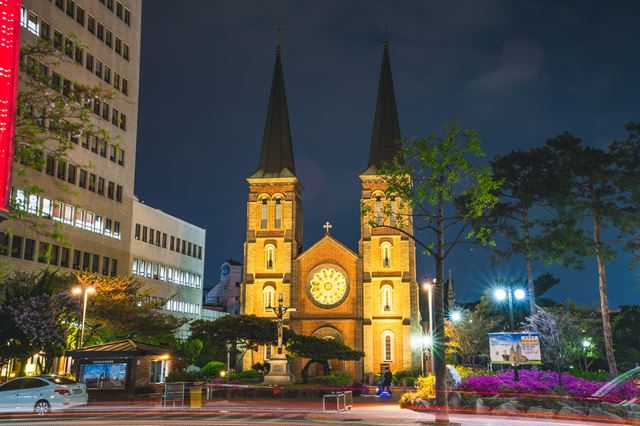 대구 근대골목 2코스 계산성당 야경. 대구 중구 제공
