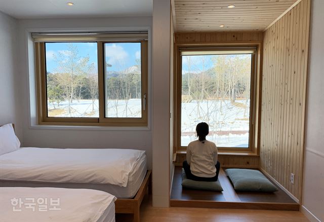 방 안에 별도의 명상 공간이 있다.