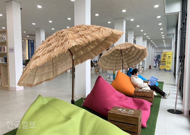 진부역 바로 옆의 평창관광안내센터 ‘창공’. 공간이 넓어 편안하게 쉴 수 있다.