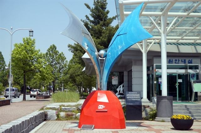 국립대전현충원에 있는 하늘 우체통. 우정사업본부 제공