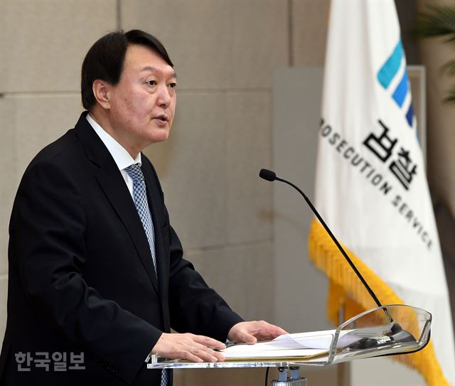 [저작권 한국일보].윤석열 검찰총장이 10일 오전 서울 서초구 대검찰청에서 열린 제21대 총선 대비 전국 18개청 지검장 및 59개청 공공수사 담당 부장검사 회의에서 모두발언을 하고 있다.  배우한 기자