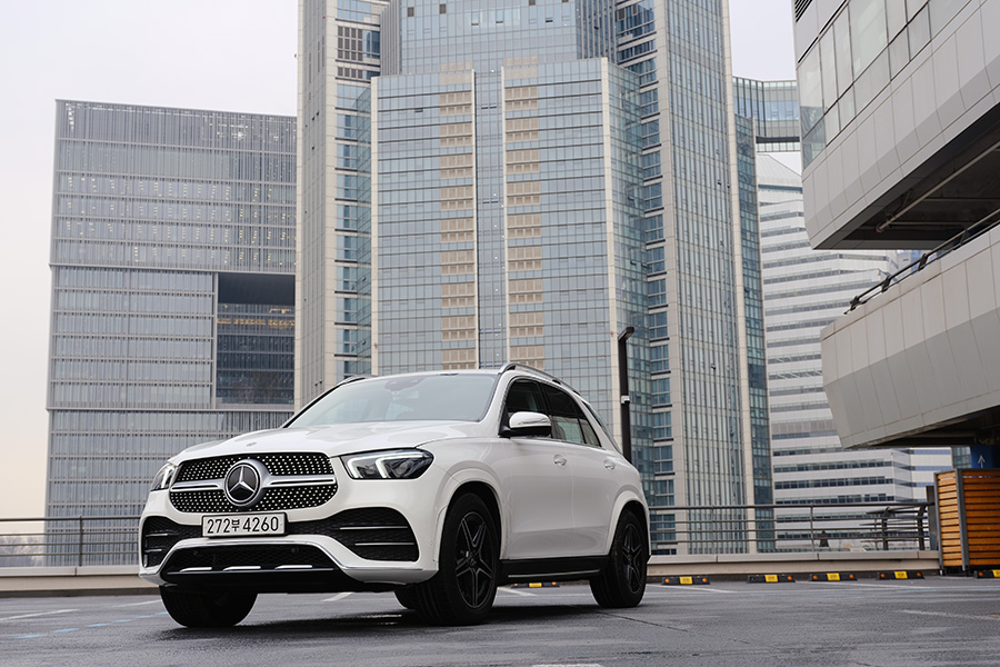 메르세데스-벤츠의 GLE가 새로운 모습으로 돌아왔다.