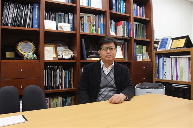 이동민 서울시립대 교통공학과 교수는 “복잡하고 다양한 기능이 물려 있는 도시의 기능을 극대화하고 삶의 질을 높이는 게 서울시립대 스마트시티학과의 목표”라고 설명했다. 서울시립대 제공